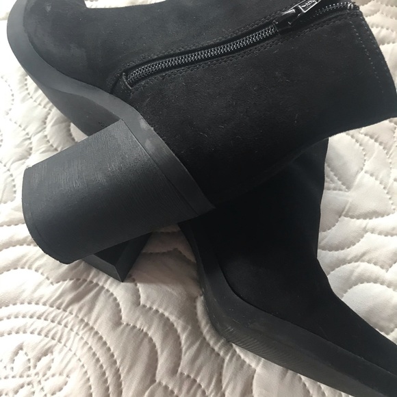 Black suede heeled boots - Picture 4 of 4